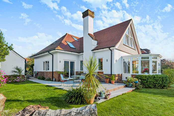 3 Bedroom Detached House To Rent In Tranmere Close, Lymington, SO41