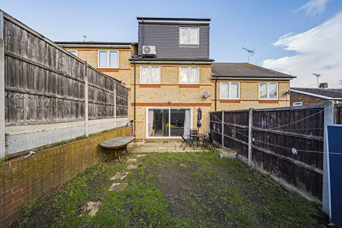 4 Bedroom Terraced House To Rent In Bevis Close, Dartford, DA2