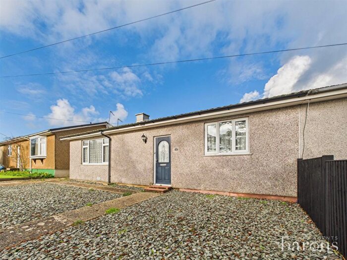 2 Bedroom Semi Detached Bungalow For Sale In Elizabeth Road, Basingstoke, RG22