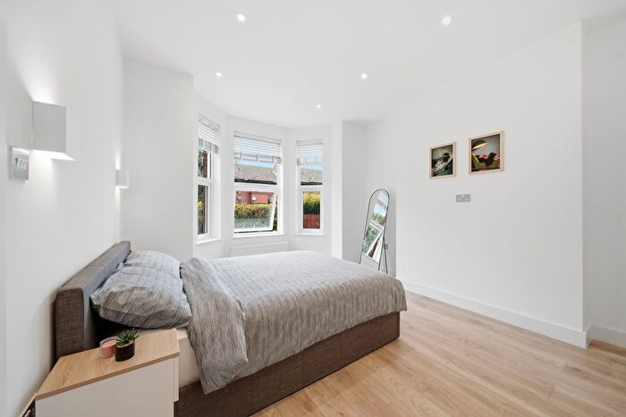 2 Bedroom Flat To Rent In London, NW2