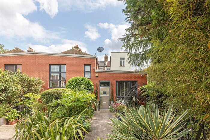 2 Bedroom Property For Sale In Vaughan Road, London, SE5