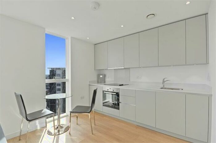 Apartment To Rent In Pinnacle Apartments, Saffron Central Square, Croydon, CR0