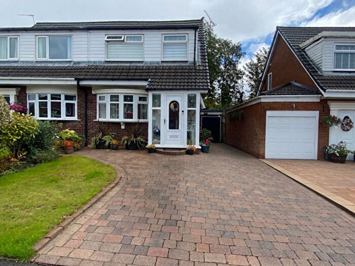 3 Bedroom Semi Detached House For Sale In Hilary Avenue, Bardsley, Oldham, OL8