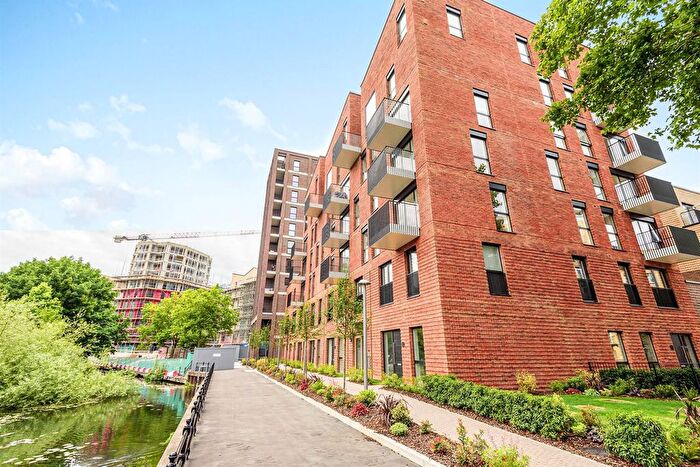 2 Bedroom Flat For Sale In Joseph Huntley Walk, Reading, RG1