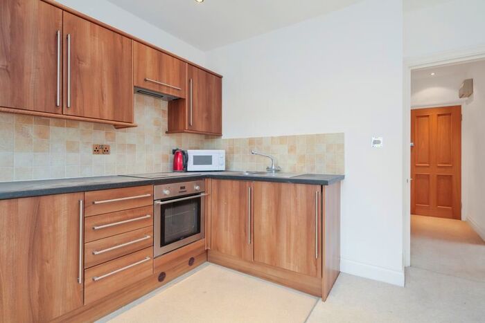 1 Bedroom Flat To Rent In Rosemount Apartments, Rosemount Avenue, West Byfleet, Surrey, KT14