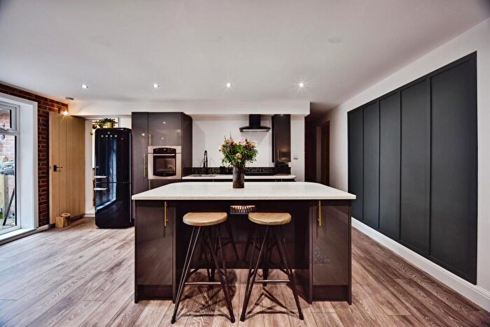 4 Bedroom Detached House For Sale In Tonbridge Road, Wateringbury, Maidstone, ME18