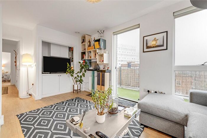 1 Bedroom Apartment For Sale In Battersea Park Road, London, SW11
