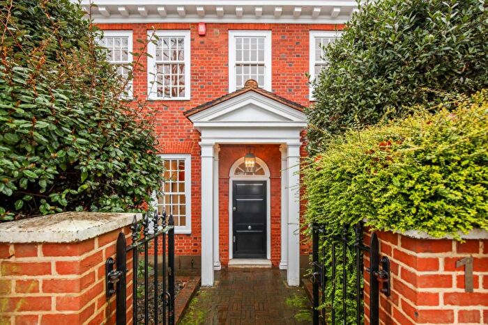 6 Bedroom House To Rent In Hamilton Terrace, NW8