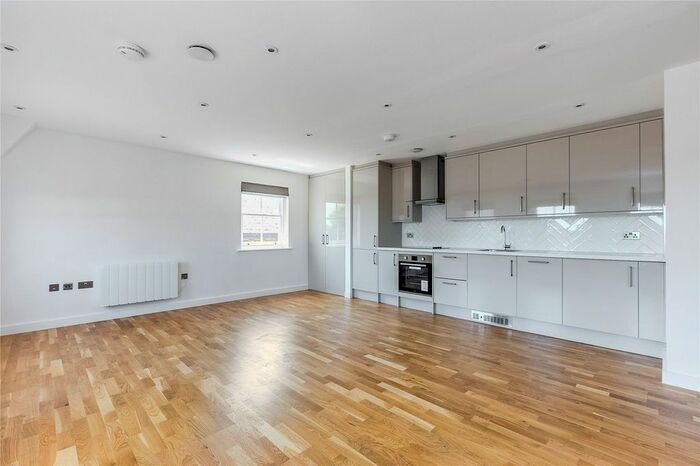 2 Bedroom Flat To Rent In Balham High Road, Balham, SW12