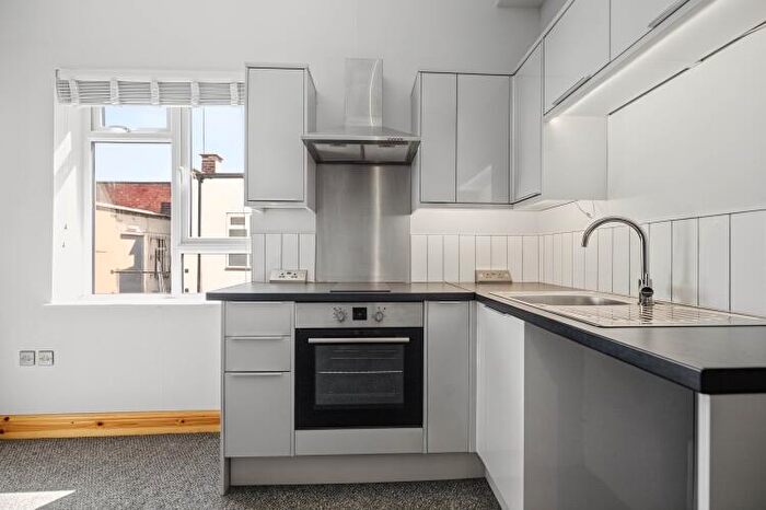 2 Bedroom Flat To Rent In High Street, Banbury, OX16