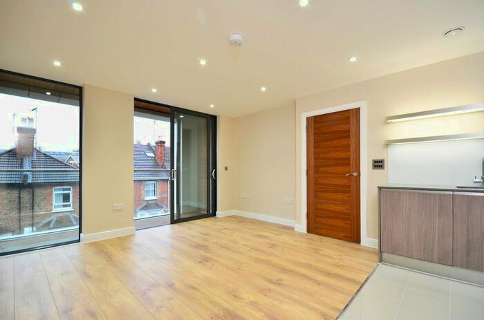 2 Bedroom Flat To Rent In Leapale Lane, Guildford, Guildford, GU1