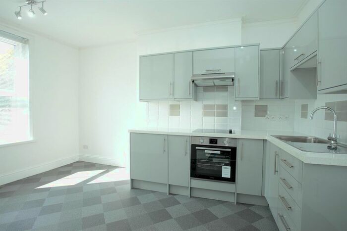 4 Bedroom Flat To Rent In Grove Road, London, E3