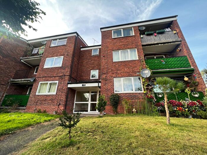 2 Bedroom Flat To Rent In Leysters Close, Redditch, B98