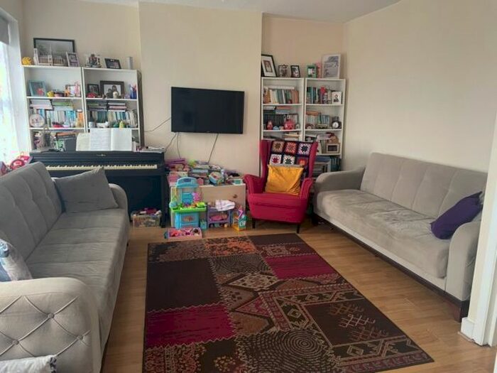2 Bedroom Property To Rent In Lordship Road, London, N16