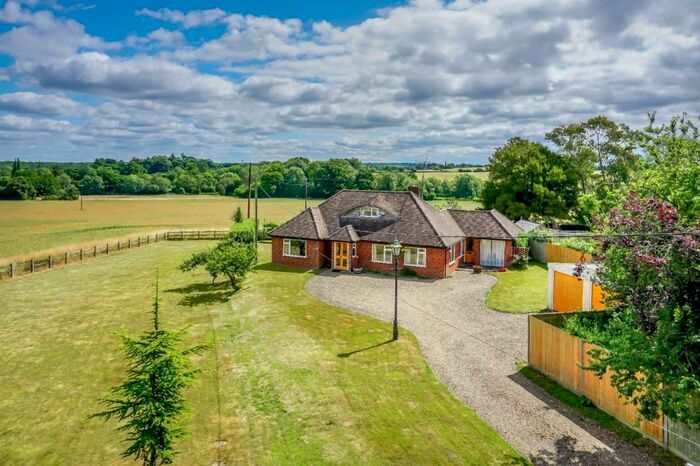 4 Bedroom Bungalow For Sale In Tunworth Road, Mapledurwell, Basingstoke, Hampshire, RG25