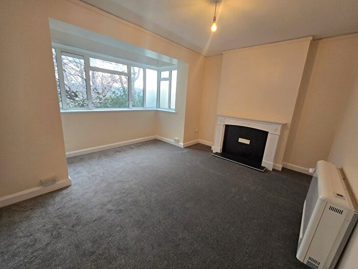 3 Bedroom Flat To Rent In Totteridge Road, High Wycombe, HP13