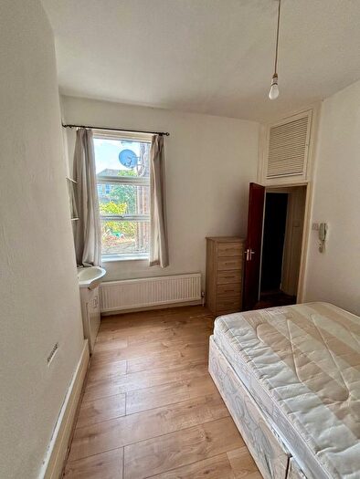 1 Bedroom Studio To Rent In Sylvan Avenue, N22