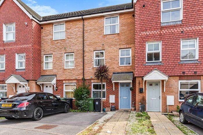 4 Bedroom Town House To Rent In East Shore Way, Milton, PO3