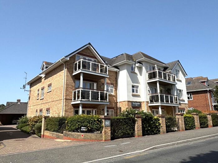 3 Bedroom Flat For Sale In Whitefield Road, BH25