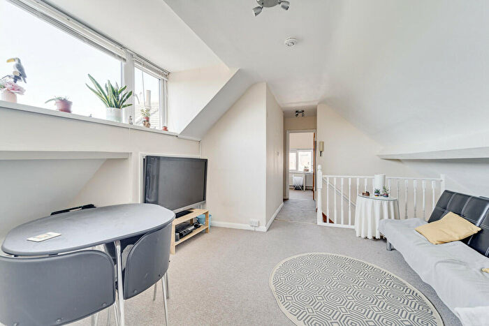 2 Bedroom Apartment To Rent In Grosvenor Road, Muswell Hill, London, N10