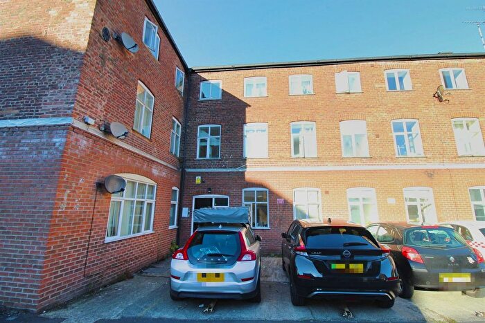 2 Bedroom Flat To Rent In High Street, Stockport, SK1