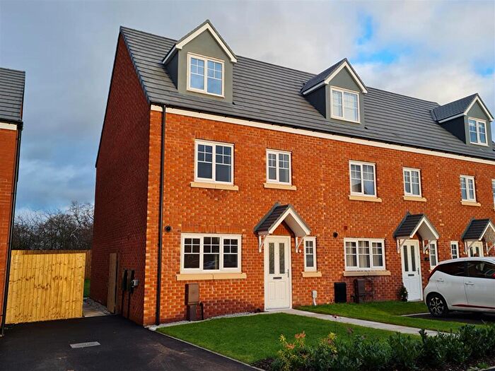 4 Bedroom Mews To Rent In Comfrey Avenue, Sandbach, CW11