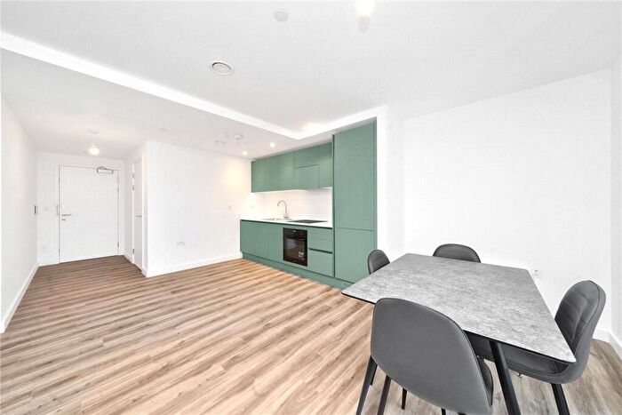 2 Bedroom Apartment To Rent In Viva Court, Kimpton Road, Luton, LU2