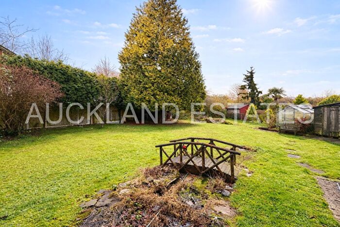 3 Bedroom Semi-Detached House For Sale In Tiverton Road, Potters Bar, EN6