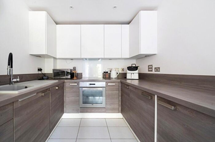 1 Bedroom Apartment For Sale In Cardew Court, Crowthorne Road, Bracknell, RG12