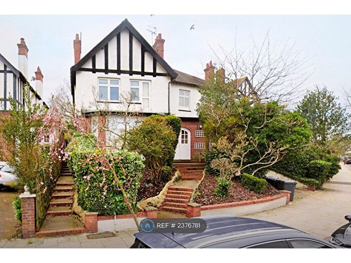 2 Bedroom Flat To Rent In Creighton Avenue, London, N10