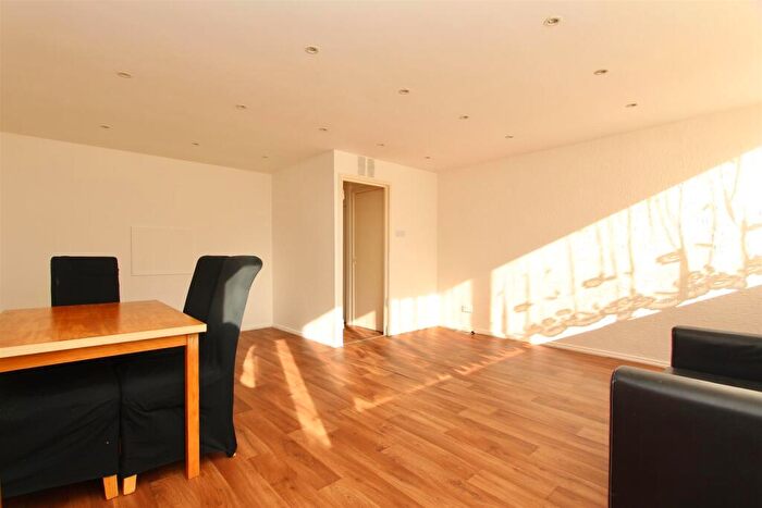 3 Bedroom House To Rent In White Hart Lane, N22