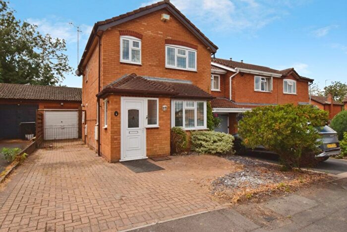 3 Bedroom Detached House For Sale In Barn Close, Wigston, Leicestershire, LE18