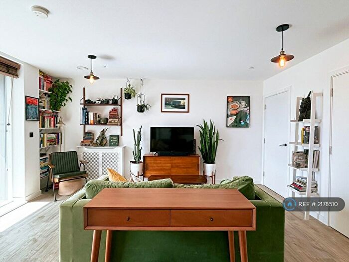 2 Bedroom Flat To Rent In Goodwood Road, London, SE14