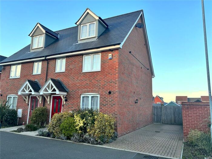 4 Bedroom Semi-Detached House To Rent In Kiln Way, Great Wakering, Southend-on-Sea, Essex, SS3