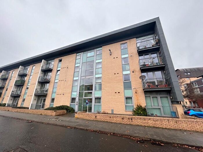 2 Bedroom Flat To Rent In Queen Elizabeth Gardens, New Gorbals, Glasgow, G5