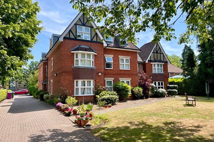 2 Bedroom Flat For Sale In Alexandra Road, Farnborough, GU14