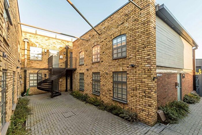 1 Bedroom Flat To Rent In Elm Grove, Wimbledon, SW19