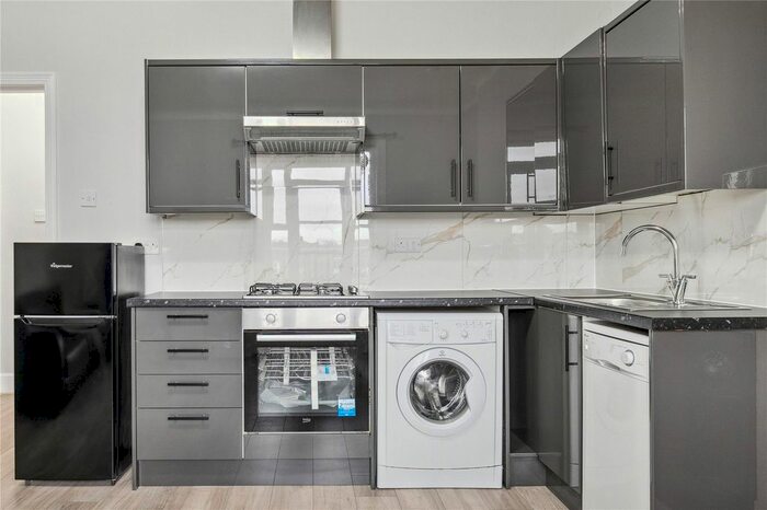 2 Bedroom Flat To Rent In Nightingale Lane, London, SW12