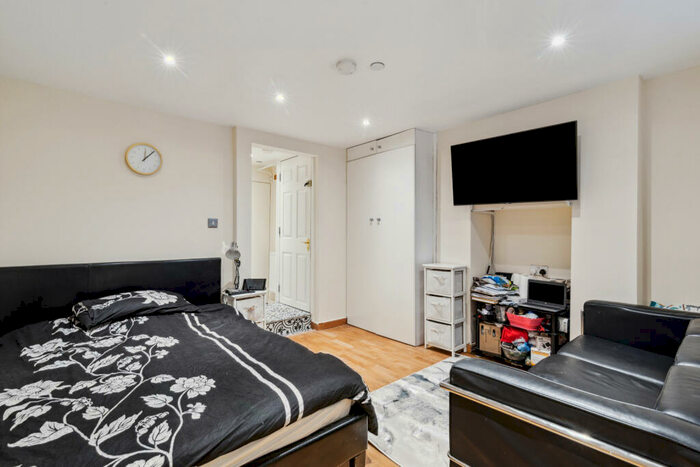 Flat To Rent In Essex Road, Islington, N1