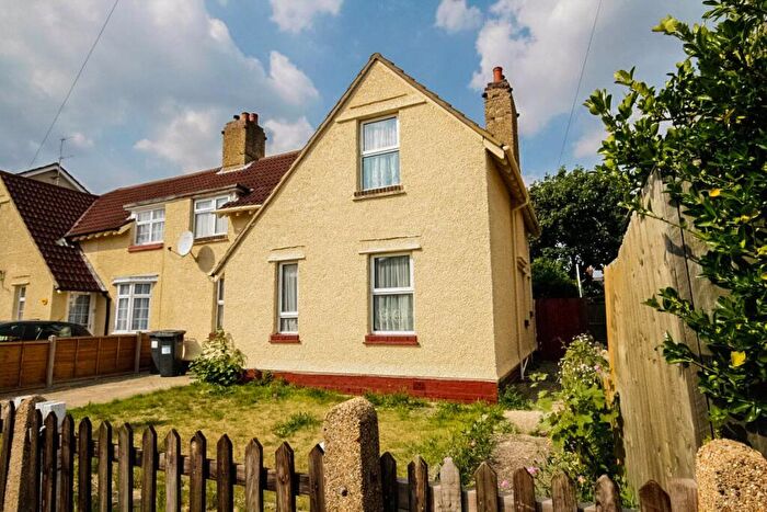 4 Bedroom Semi-Detached House To Rent In Brassey Road, Bournemouth, BH9