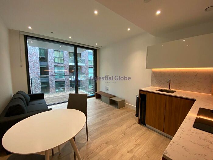 1 Bedroom Flat For Sale In Piazza Walk, London, E1