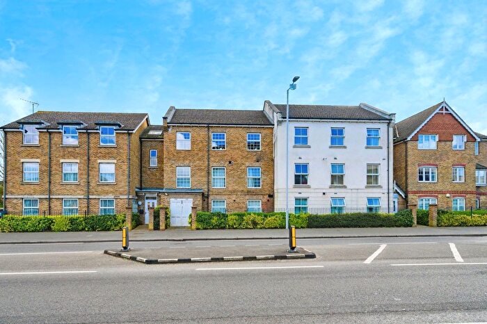 2 Bedroom Flat For Sale In Church Street, Dunstable, Bedfordshire, LU5
