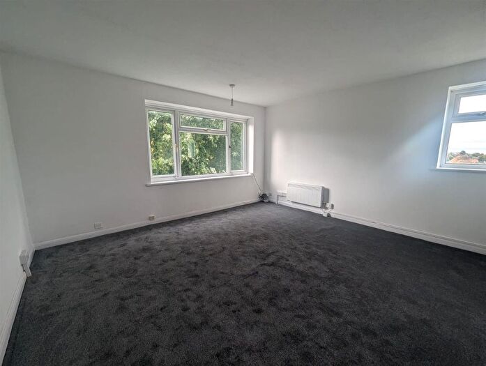 3 Bedroom Maisonette To Rent In Dovedale Road, Bilston, WV14