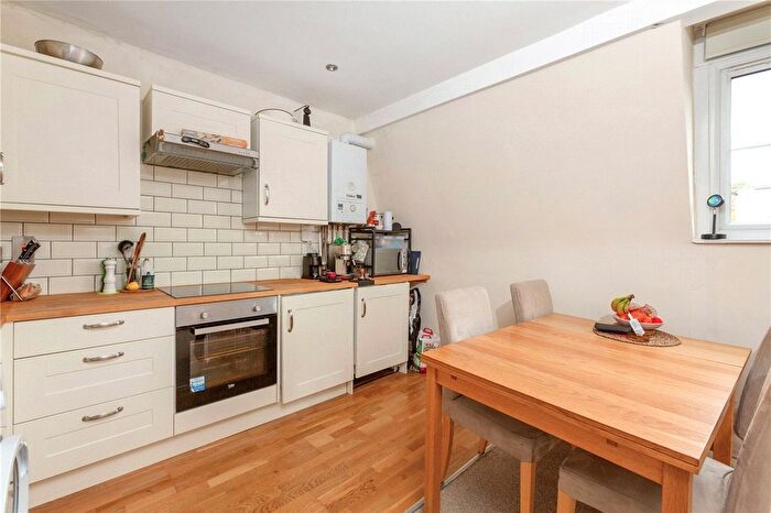 2 Bedroom Flat To Rent In Arlingford Road, London, SW2