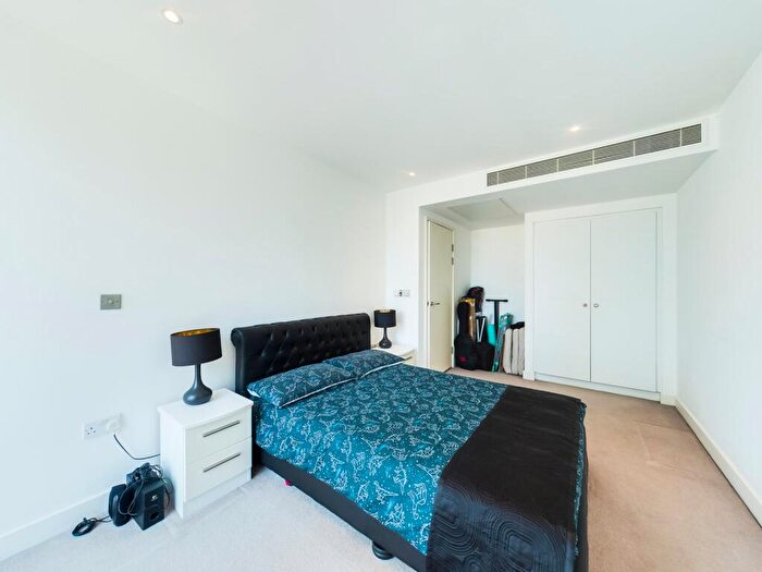1 Bedroom Flat To Rent In Landmark East Tower, Marsh Wall, E14