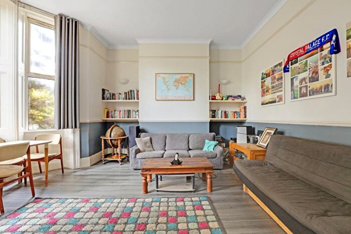 2 Bedroom Flat For Sale In Lawrie Park Road, London, SE26