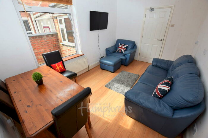 5 Bedroom Terraced House To Rent In Adams Avenue, Northampton, NN1