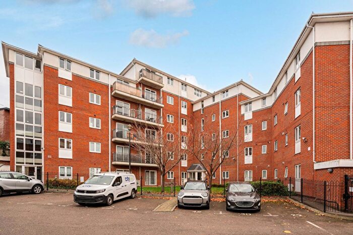 2 Bedroom Flat To Rent In Blytheswood Place, Streatham, London, SW16