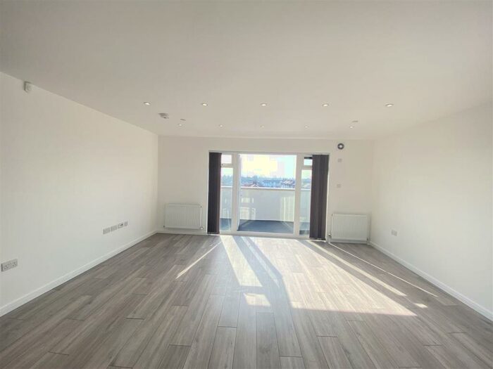 2 Bedroom Flat To Rent In High Road, Chadwell Heath, RM6