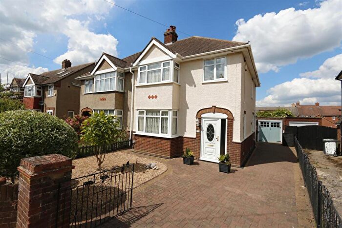 3 Bedroom Semi-Detached House For Sale In Shefford Road, Clifton, Shefford, SG17
